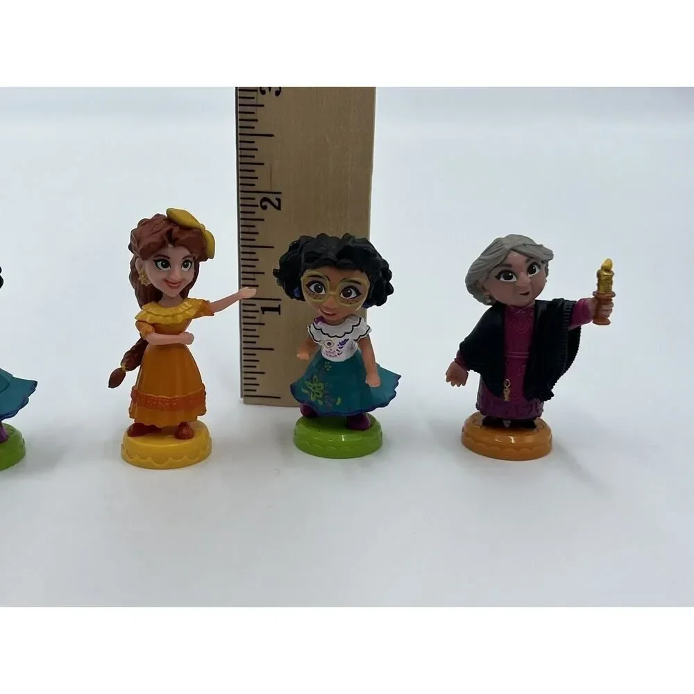 DISNEY ENCANTO MADRIGAL FAMILY 24 Days Of SURPRISES 6 FIGURES